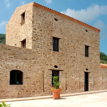 In With Outdoor Swimming Pool Holiday home Laureana Cilento